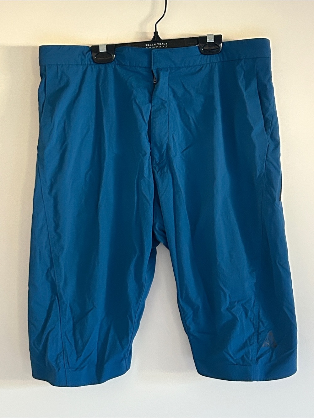 NWOT. Nike ACG Fitted Knee Length Cargo Shorts in Blue.
